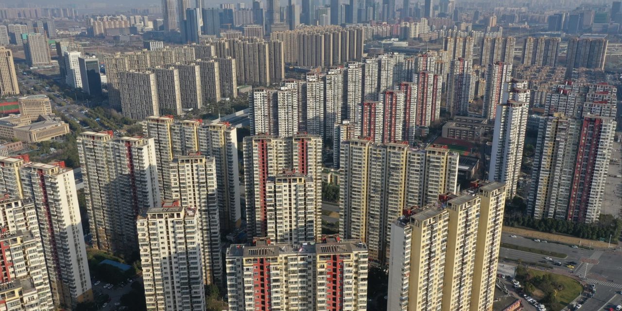 IT’S ACTUALLY GOOD THAT HOUSES CAN’T SELL NOW